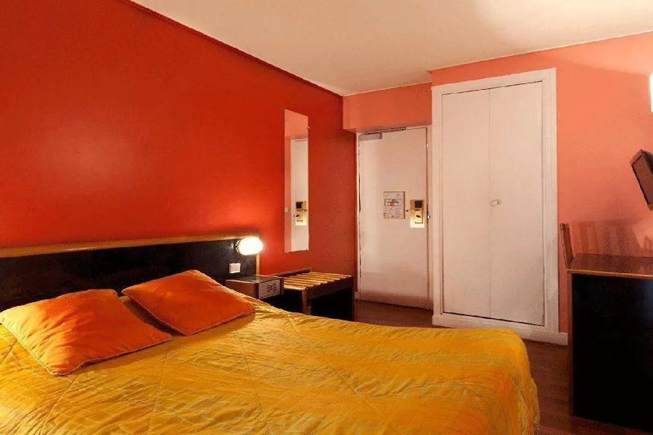 ***  Hotel Bristol Republique París Francia