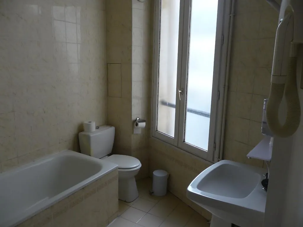 Bristol Republique Hotel Paris 3*,