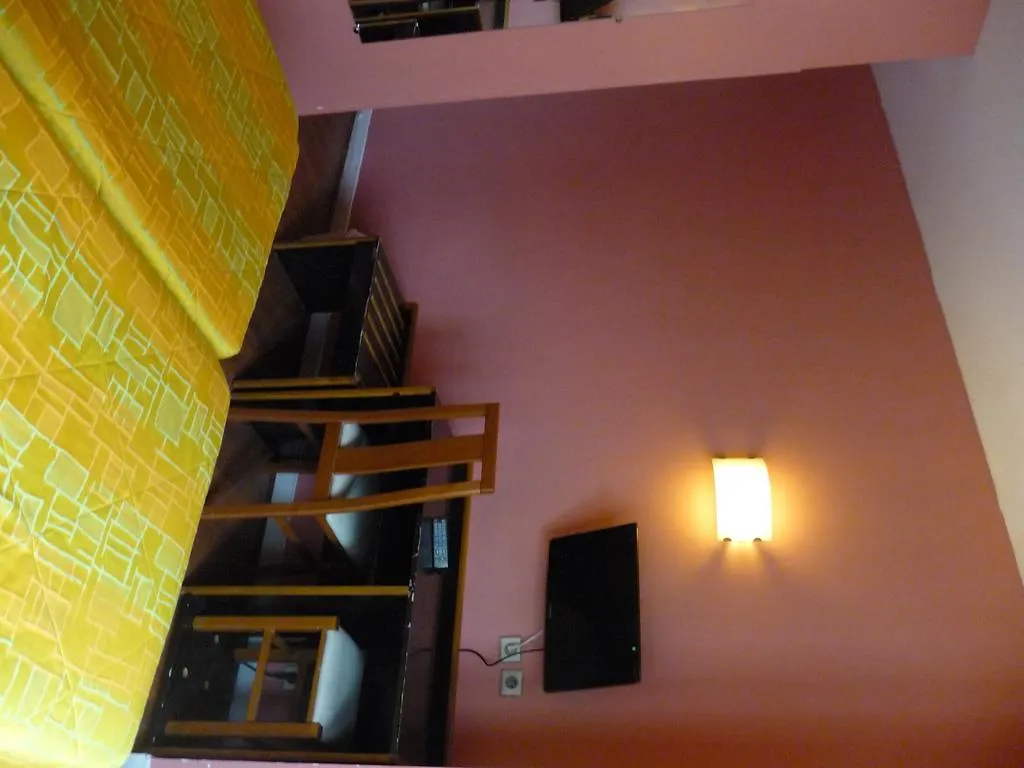 Bristol Republique Hotel Paris 3*,