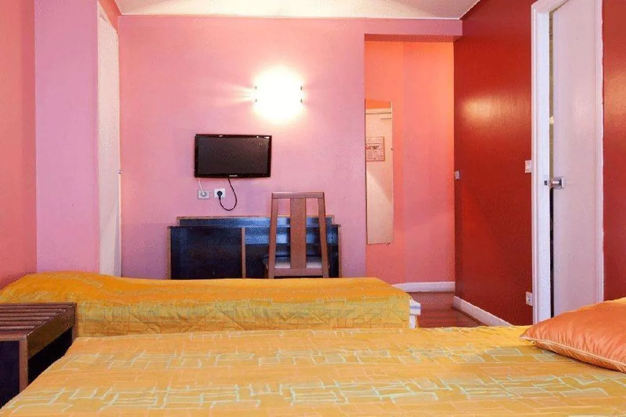 Bristol Republique Hotel Paris 3*,