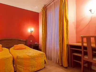 Bristol Republique Hotel Paris 3*,